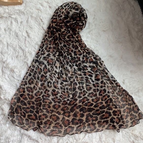 Animal print polyester scarf. - Picture 11 of 13